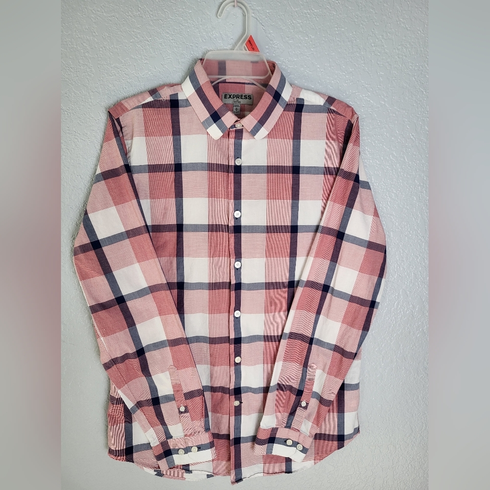 EXPRESS Fitted Shirt, size M 15-15 1/2 Pink color.